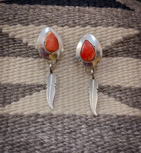 .Native American Sterling Silver Spiny Oyster Feather Dangle Earrings