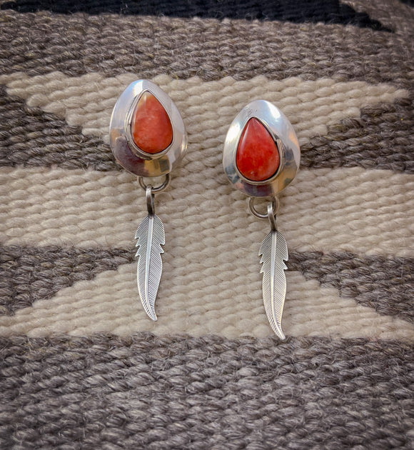 .Native American Sterling Silver Spiny Oyster Feather Dangle Earrings